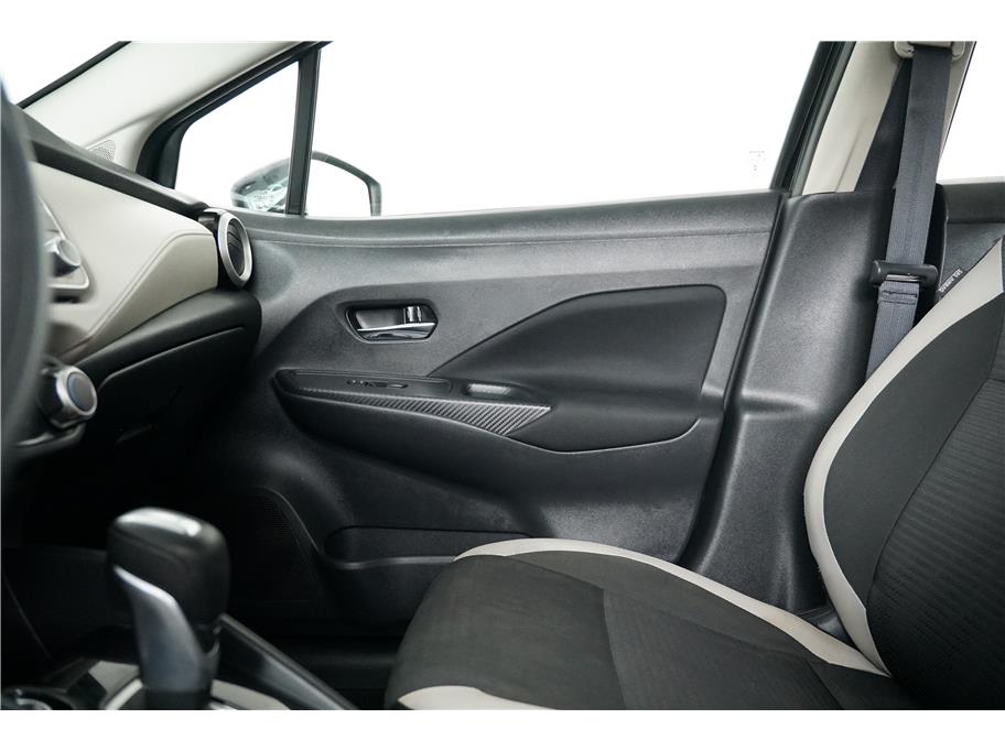 2021 Nissan Versa SV photo 15