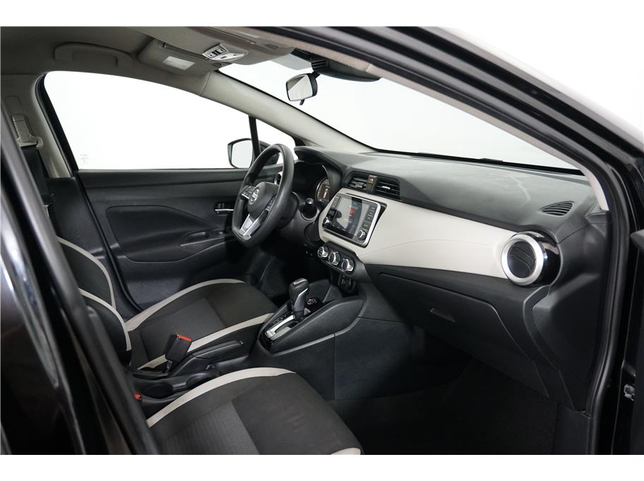 2021 Nissan Versa SV photo 19
