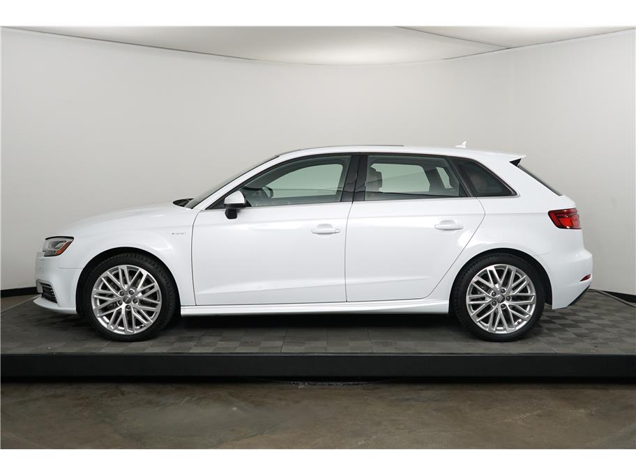 2018 Audi A3 E-tron Premium Plus photo 2