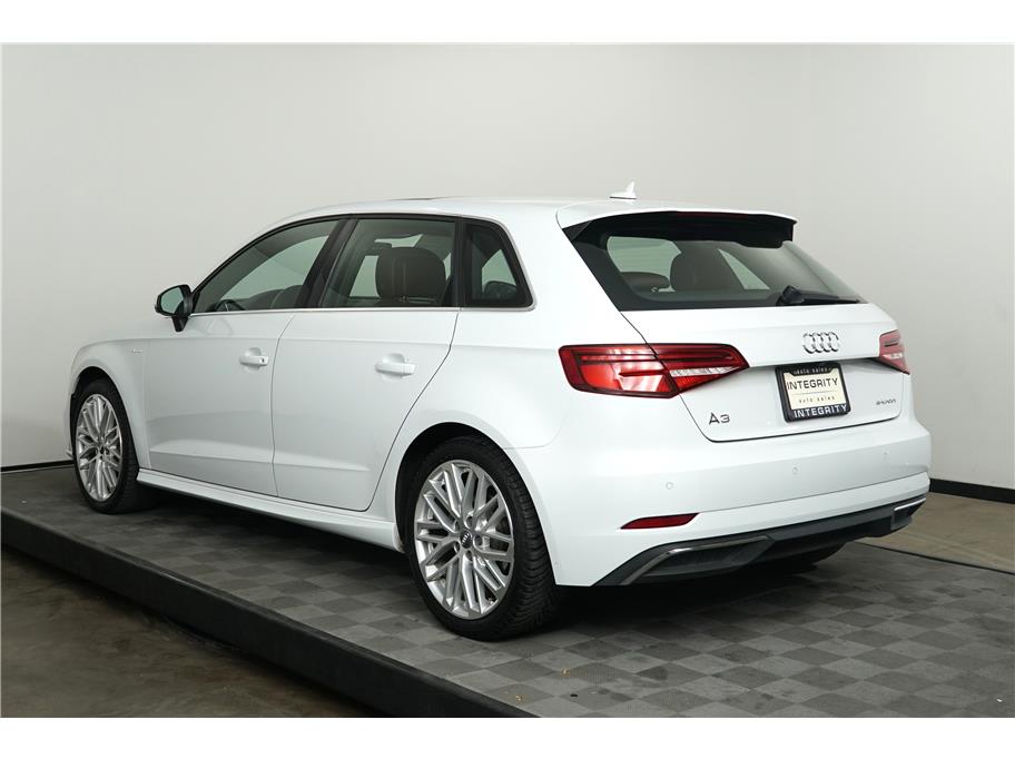 2018 Audi A3 E-tron Premium Plus photo 3