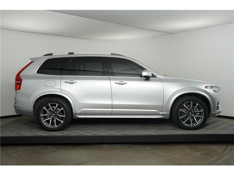 2019 Volvo XC90 T6 Momentum Sport photo 5