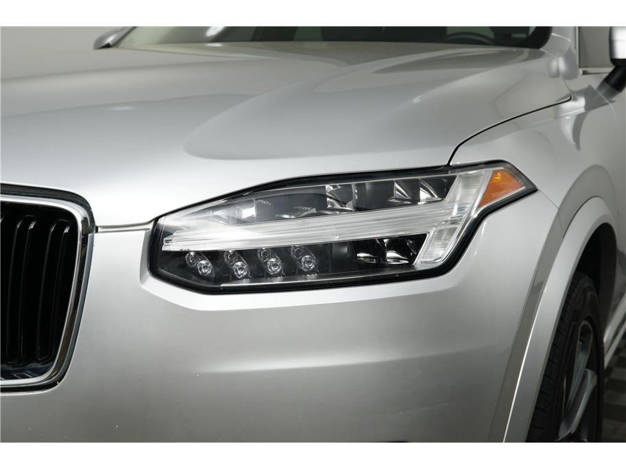 2019 Volvo XC90 T6 Momentum Sport photo 9
