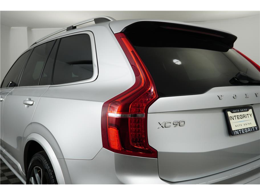 2019 Volvo XC90 T6 Momentum Sport photo 10