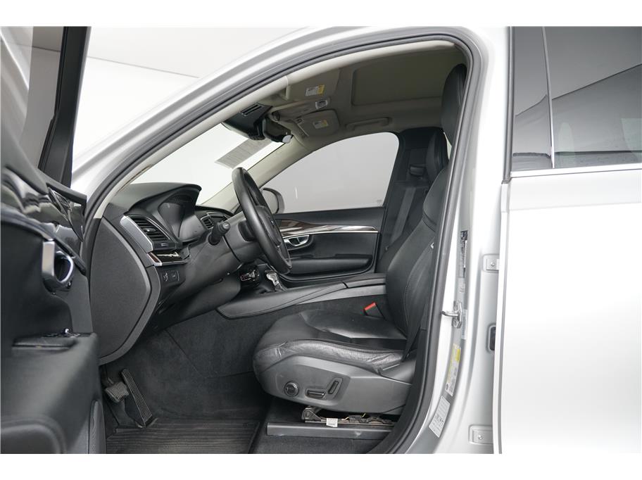 2019 Volvo XC90 T6 Momentum Sport photo 14