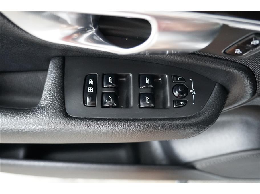 2019 Volvo XC90 T6 Momentum Sport photo 16
