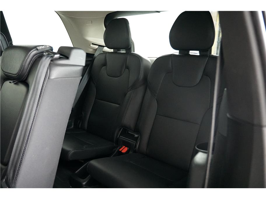 2019 Volvo XC90 T6 Momentum Sport photo 18