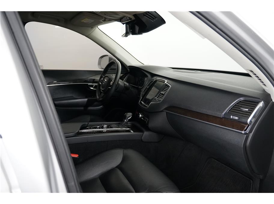 2019 Volvo XC90 T6 Momentum Sport photo 22