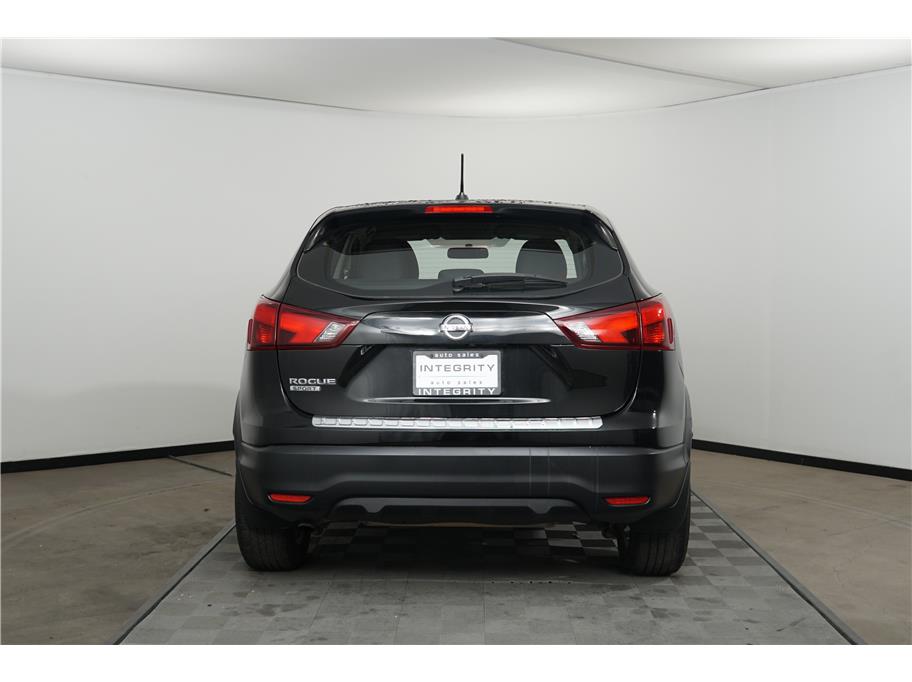 2018 Nissan Rogue Sport S photo 3