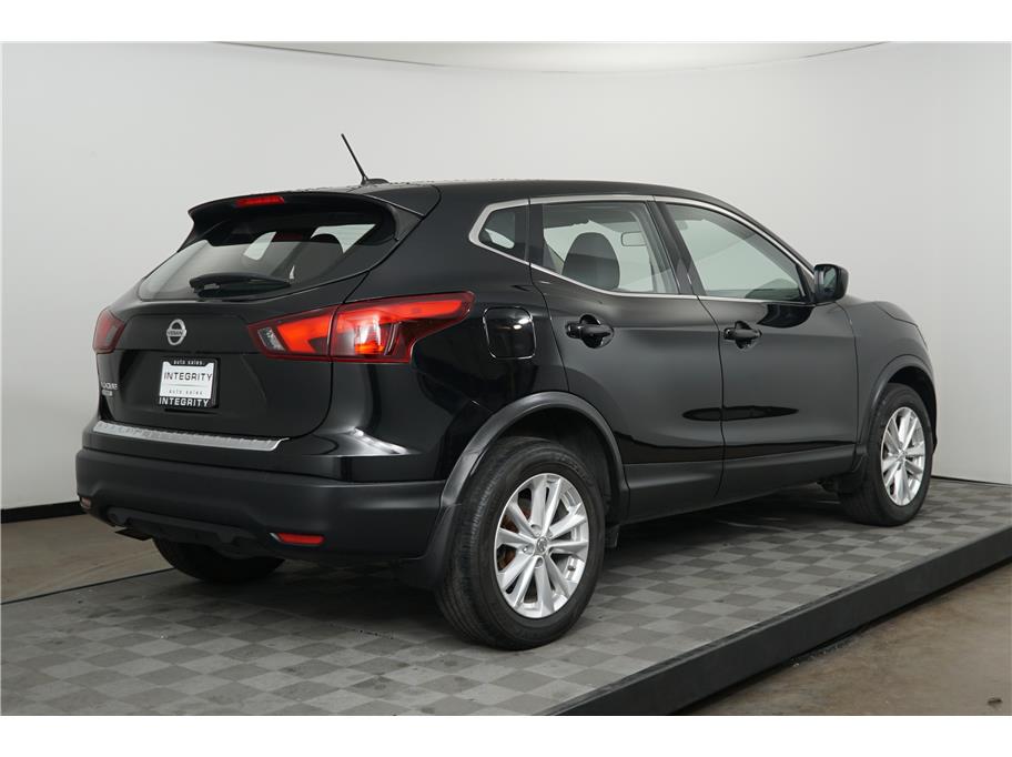 2018 Nissan Rogue Sport S photo 4