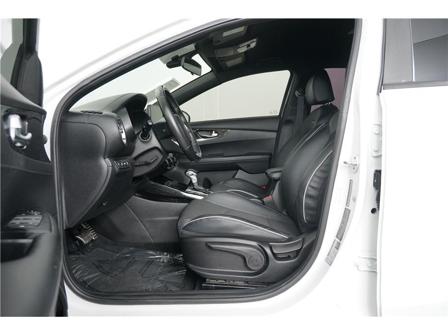 2021 Kia Forte GT-Line photo 15