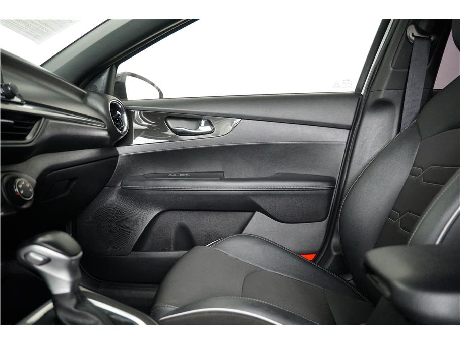 2021 Kia Forte GT-Line photo 16