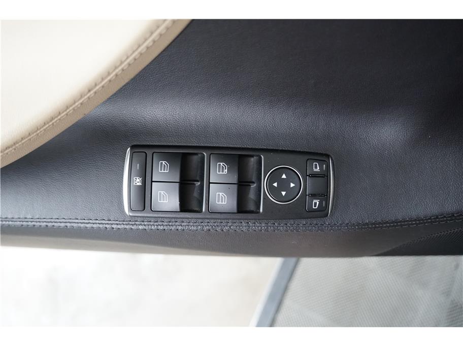2013 Tesla Model S Performance photo 13
