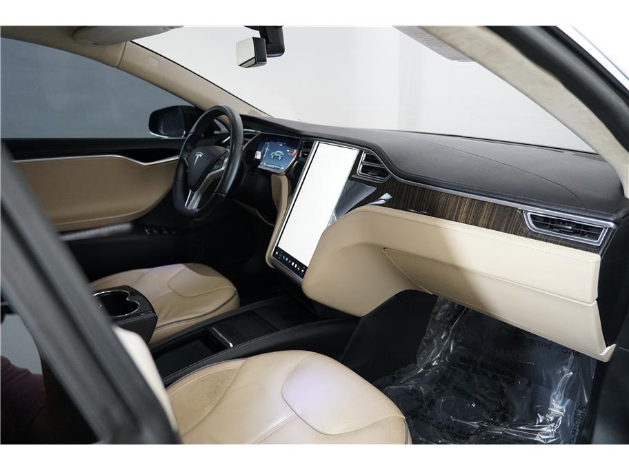 2013 Tesla Model S Performance photo 16