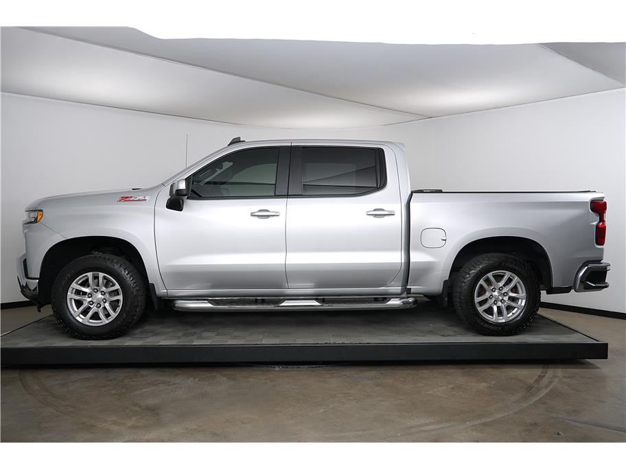 2021 Chevrolet Silverado 1500 LT photo 2