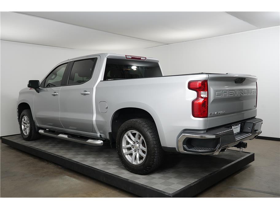 2021 Chevrolet Silverado 1500 LT photo 3