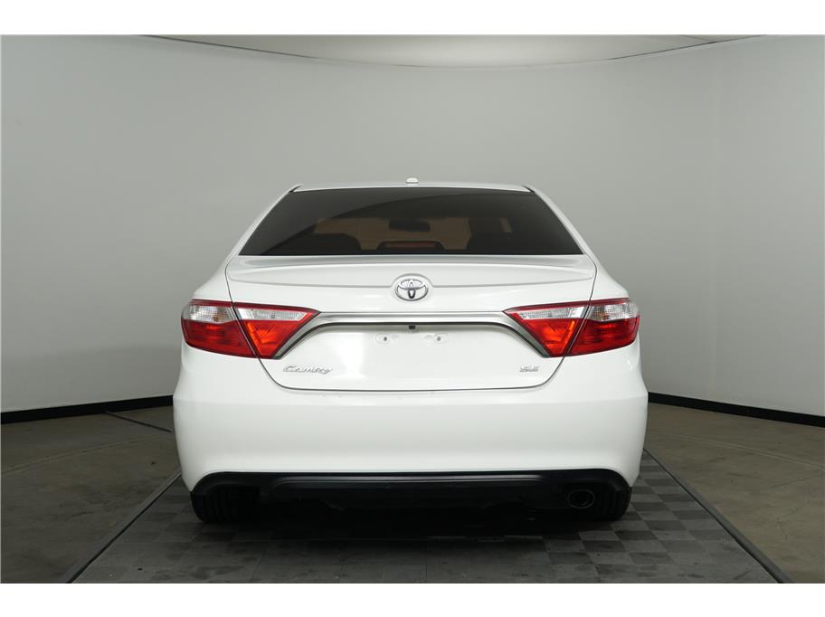 2017 Toyota Camry SE photo 4
