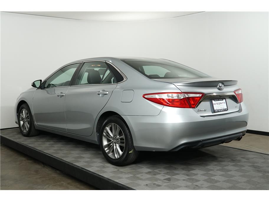 2017 Toyota Camry SE photo 3