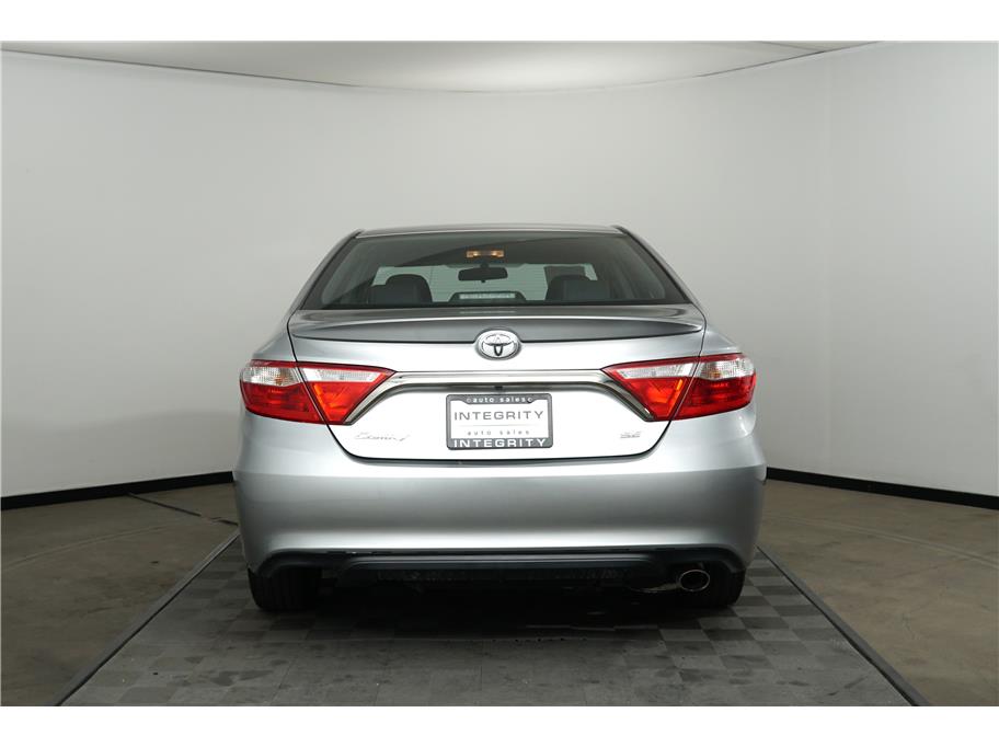 2017 Toyota Camry SE photo 4
