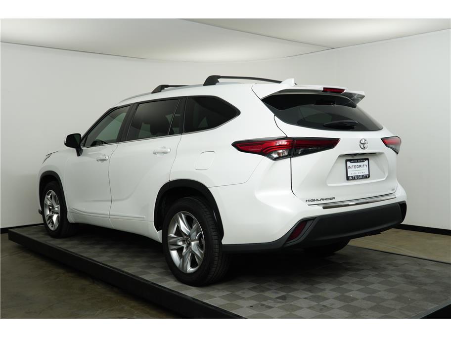 2023 Toyota Highlander XLE photo 3
