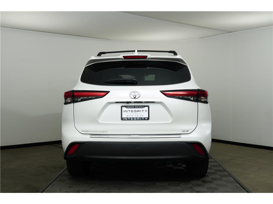 2023 Toyota Highlander XLE photo 4