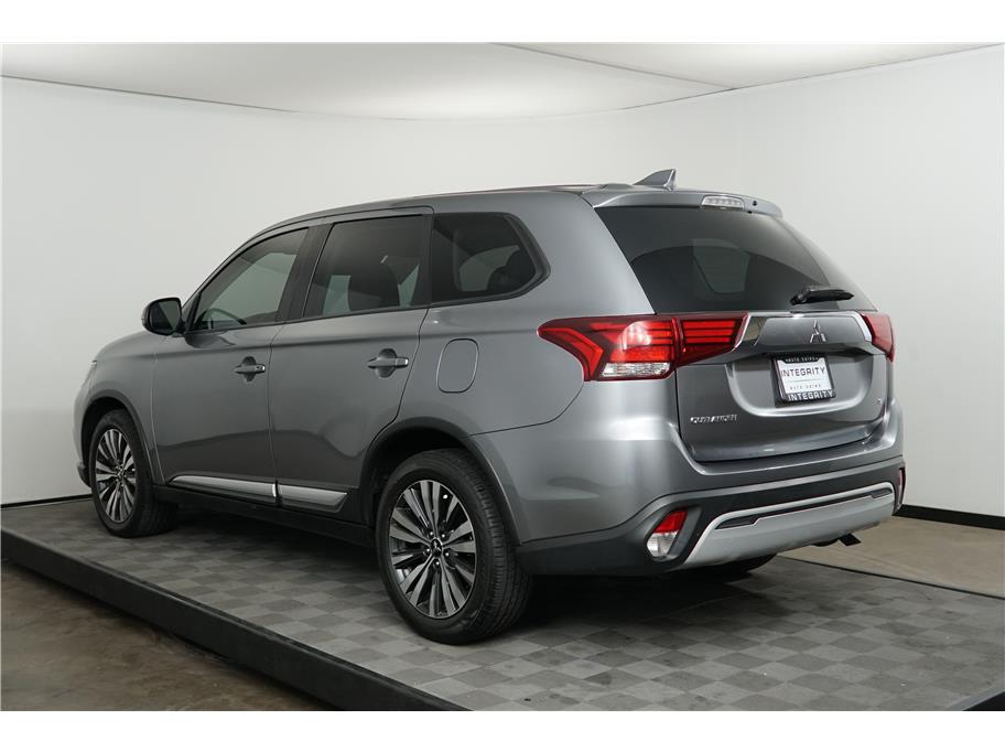 2020 Mitsubishi Outlander SE photo 3