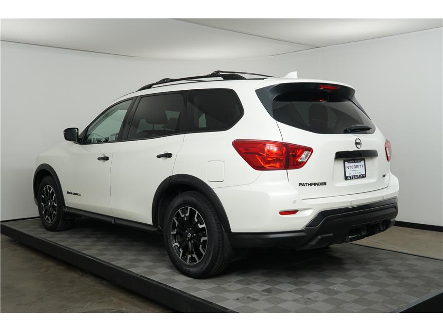2020 Nissan Pathfinder SV photo 2