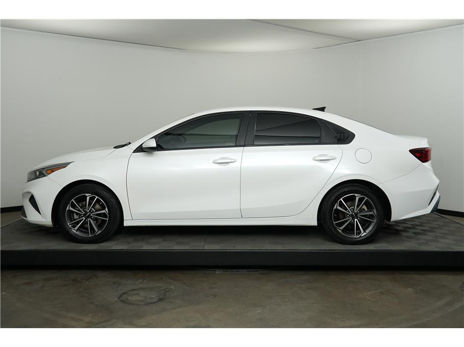 2022 Kia Forte LXS photo 2