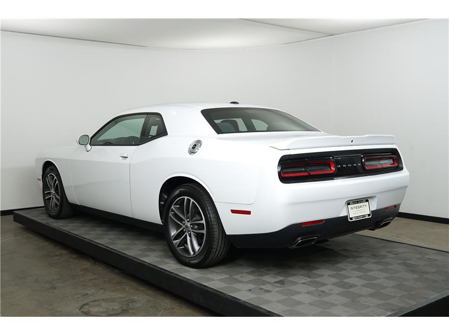 2019 Dodge Challenger SXT photo 2
