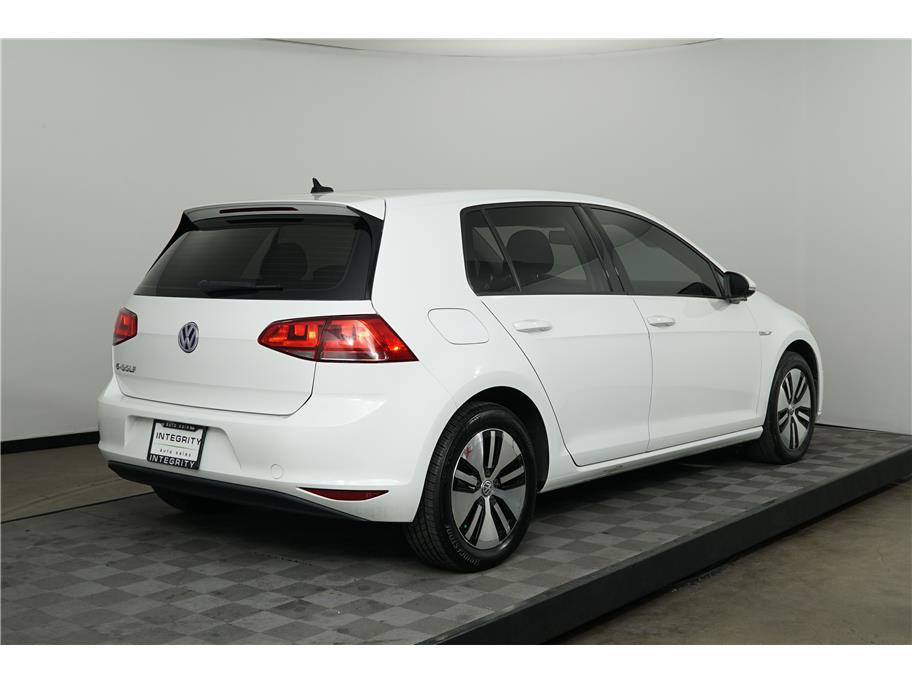 2016 Volkswagen e-Golf e-Golf SE - Photo 5