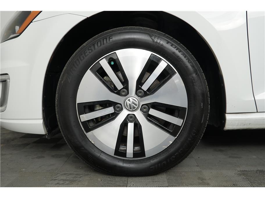 2016 Volkswagen e-Golf e-Golf SE - Photo 13