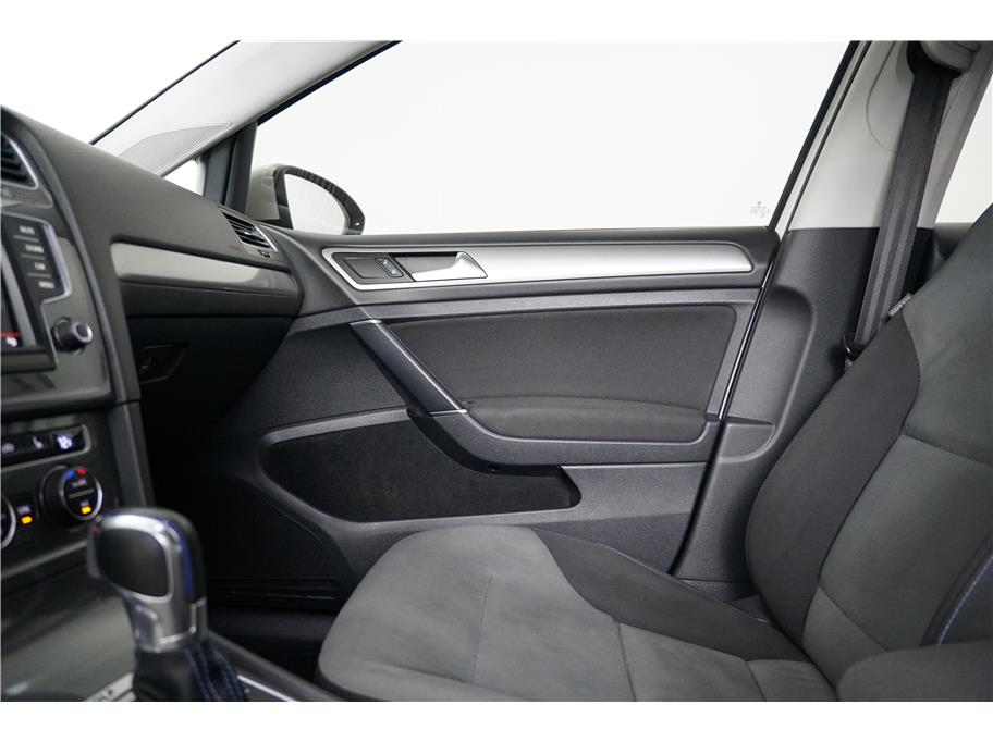 2016 Volkswagen e-Golf e-Golf SE - Photo 16