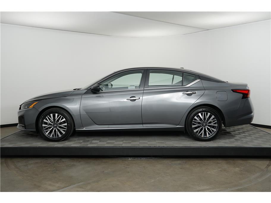 2025 Nissan Altima SV photo 2