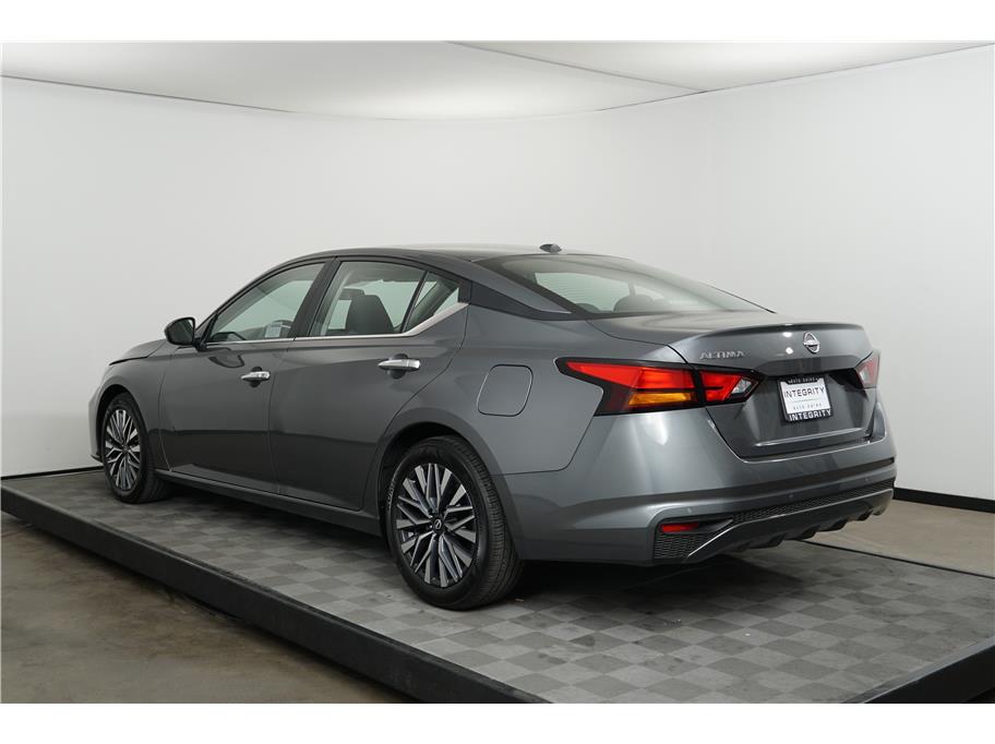 2025 Nissan Altima SV photo 3