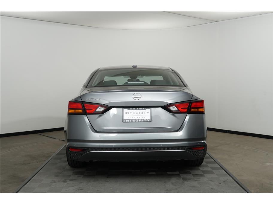 2025 Nissan Altima SV photo 4