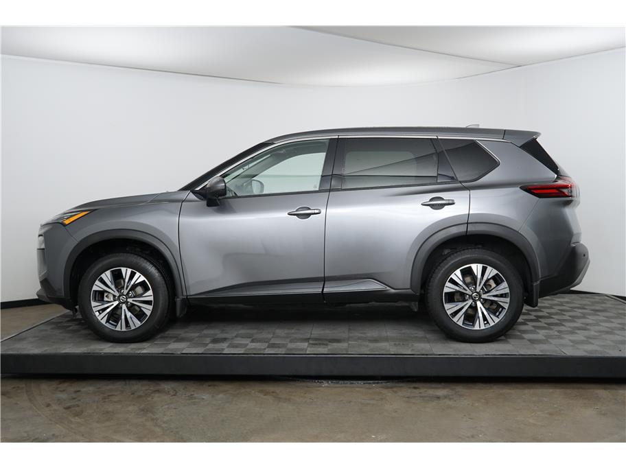 2021 Nissan Rogue SV photo 2