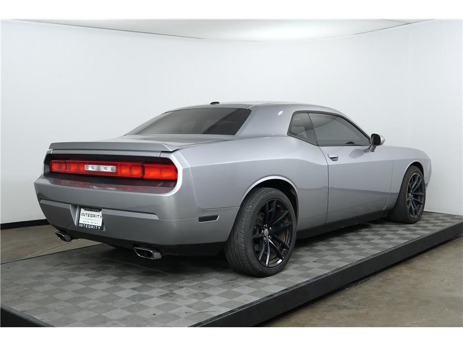 2013 Dodge Challenger R/T photo 4