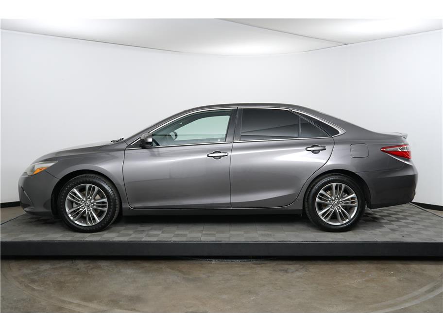 2017 Toyota Camry XLE XSE photo 2