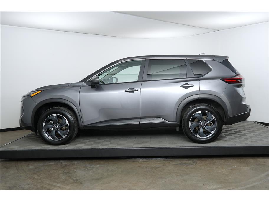 2024 Nissan Rogue SV photo 2