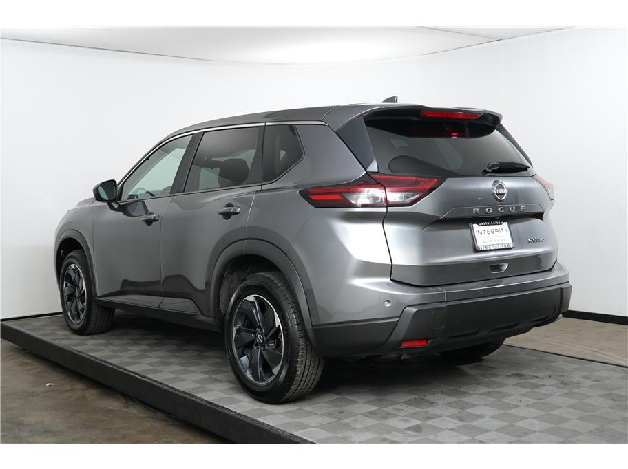 2024 Nissan Rogue SV photo 3