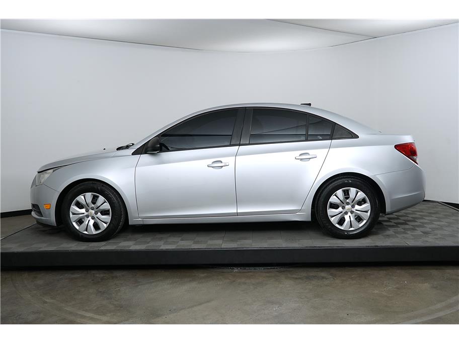 2013 Chevrolet Cruze LS photo 2