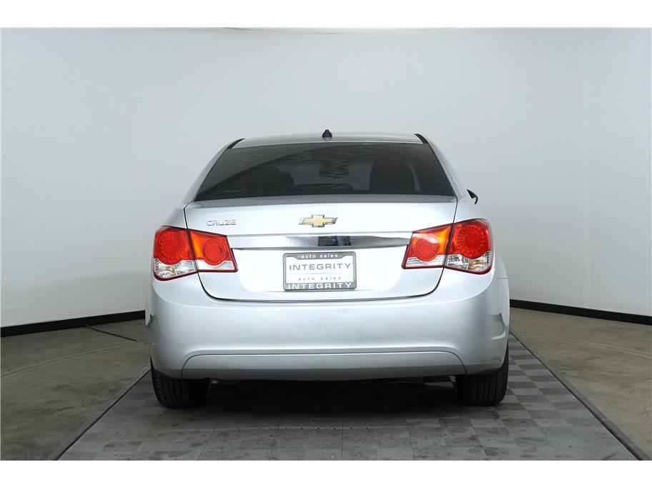 2013 Chevrolet Cruze LS photo 4
