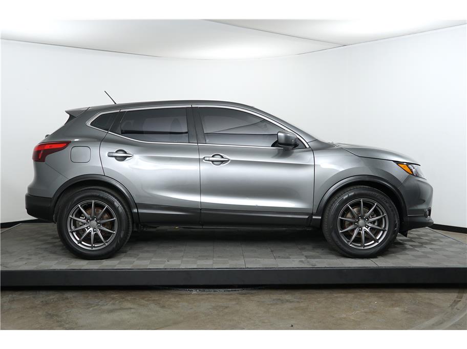 2018 Nissan Rogue Sport S photo 4