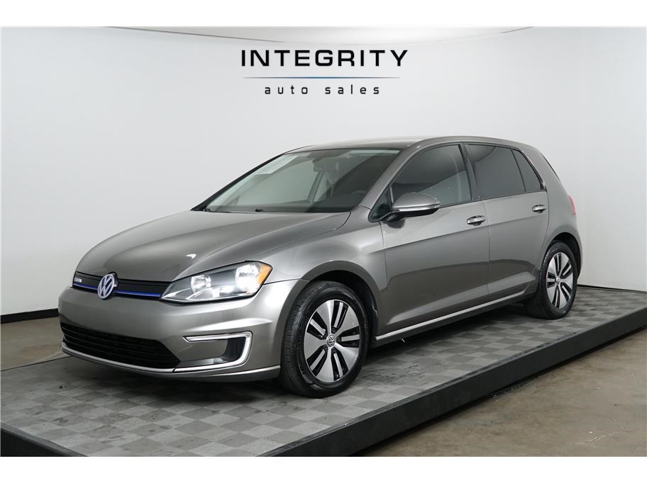 2016 Volkswagen e-Golf e-Golf SE's photo