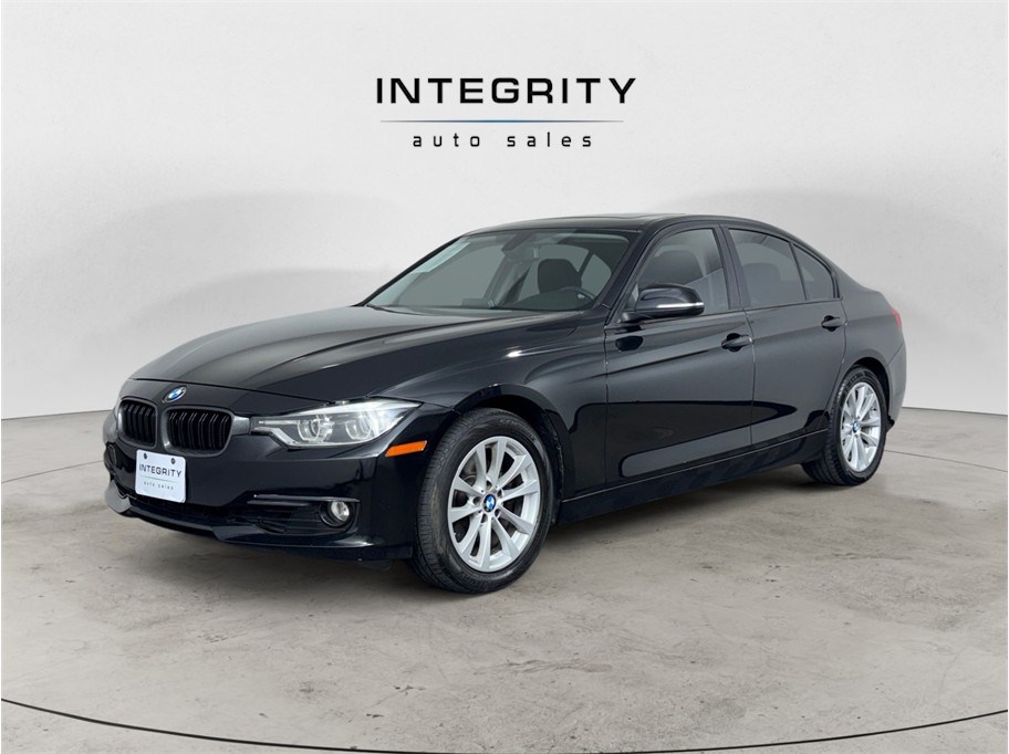 2018 BMW 3 Series 320i Sedan's photo