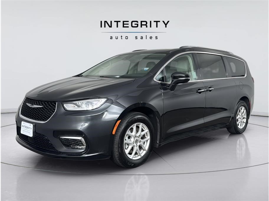 2021 Chrysler Pacifica Touring L's photo
