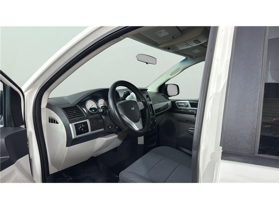 2010 Dodge Grand Caravan SXT - Photo 9