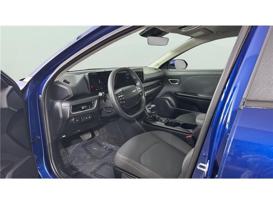 2025 Kia K4 LXS - Photo 9