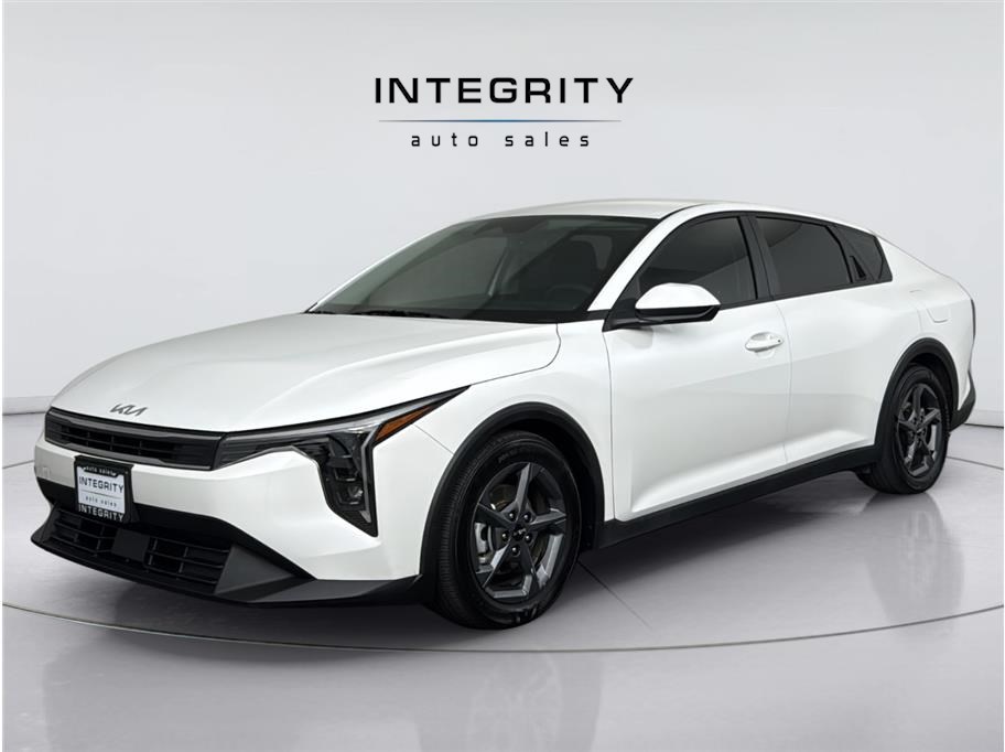 2025 Kia K4 LXS AT's photo