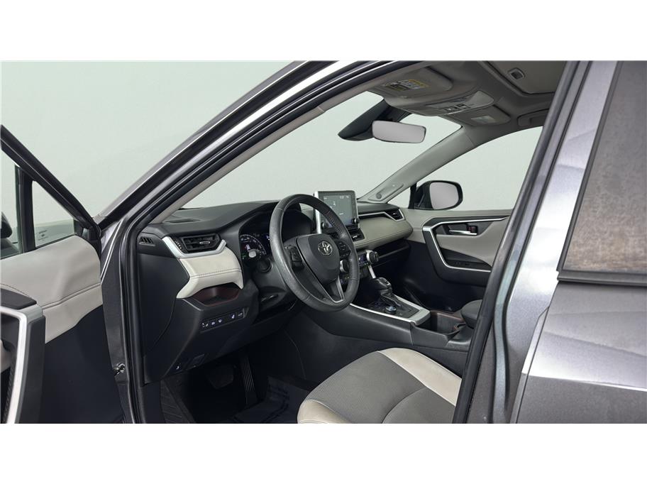 Toyota RAV4 photo 9