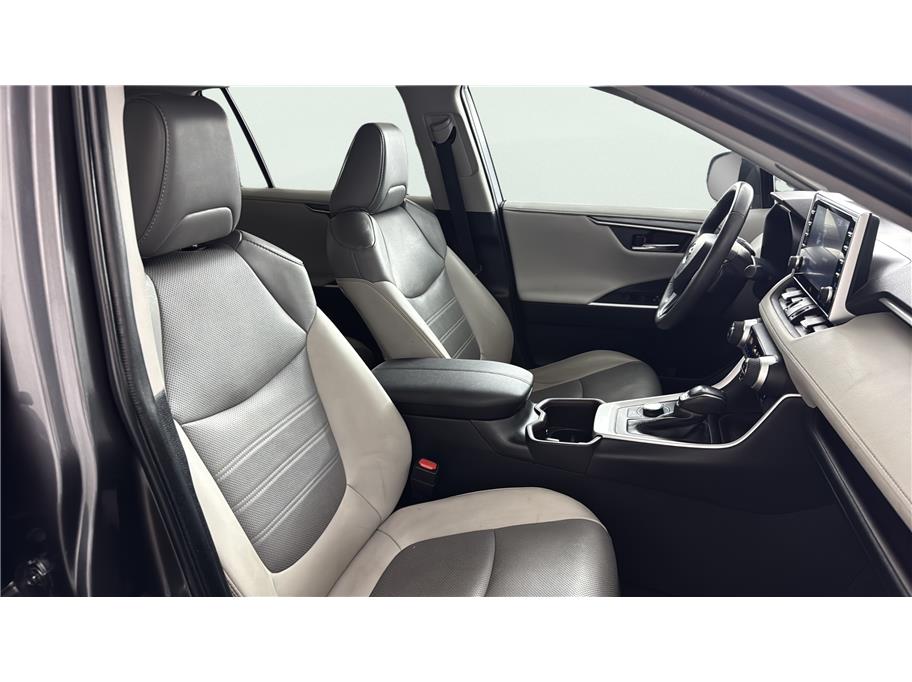 Toyota RAV4 photo 18